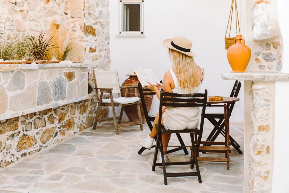 Laina Traditional Guest House Aperathos Екстер'єр фото